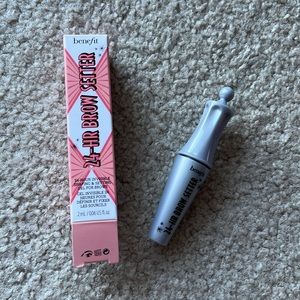 24-HR Brow Setter Clear Eyebrow Gel with Lamination
Effect Mini Benefit Mini